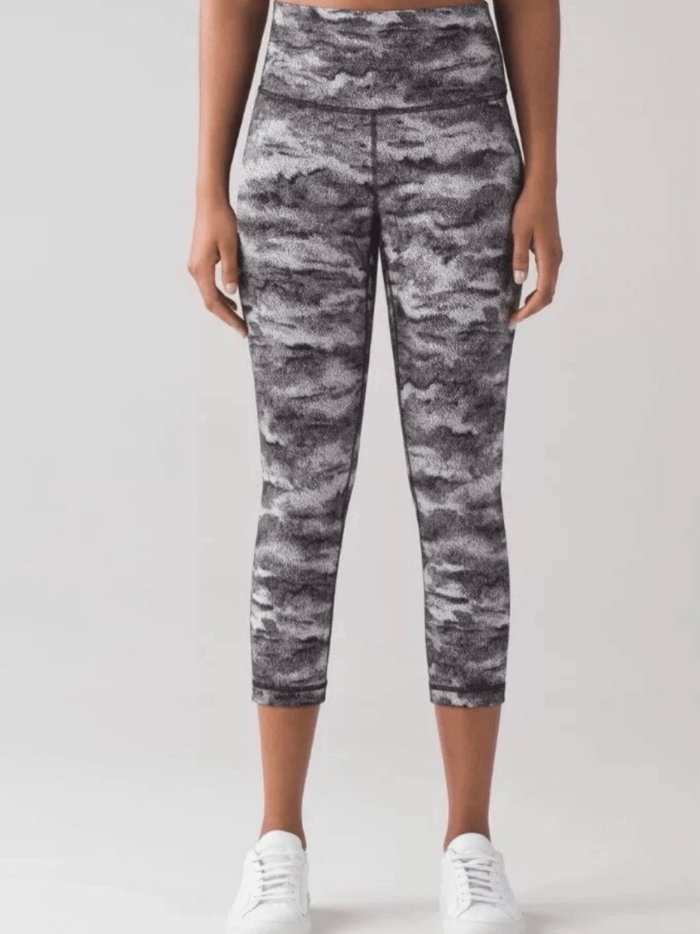 Lululemon Wonder Under Cropped Luon Hazy Days 25” Leggings 6 Black White Yoga